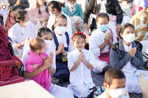 ภาพ No.74797:พิธีตักบาตรพระธรรมยาตราฯ ในโครงการธรรมยาตรากตัญญูบูชา มหาปูชนียาจารย์ พระมงคลเทพมุนี(สด จนฺทสโร) พระผู้ปราบมาร ปีที่ 11 ณ อนุสรณ์สถานลำดับที่ 5 สถานที่เผยแผ่วิชชาธรรมกายครั้งแรก อนุสรณ์สถานบางปลา วัดบางปลา อ.บางเลน จ.นครปฐม วันที่ 29 มกราคม พ.ศ. 2566
