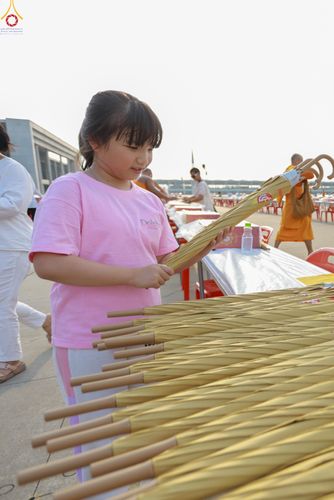 ภาพ No.322630:วันที่ 17 เมษายน พ.ศ.2569 การเรียงกล่องไทยธรรม เรียงน้ำดื่ม เรียงร่ม ณ ลานธรรมพระมหาธรรมกายเจดีย์ เพื่องานถวายมหาสังฆทาน 40,000 กว่าวัดทั่วประเทศ วันคุ้มครองโลก 22 เมษายน พ.ศ.2569 วัดพระธรรมกาย