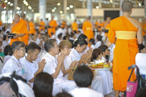 ภาพ No.337658:วันอาทิตย์ต้นเดือน 5 กรกฎาคม พ.ศ.2569 พิธีตักบาตรข้าวสารอาหารแห้ง  ณ บ้านแก้วเรือนทองคุณยายฯ วัดพระธรรมกาย