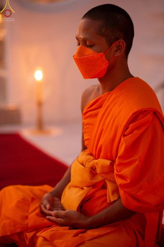 ภาพ No.71939:พิธีจุดประทีปถวายเป็นพุทธบูชา และบูชาธรรมมหาปูชนียาจารย์ ในโครงการธรรมยาตรากตัญญูบูชา มหาปูชนียาจารย์ พระมงคลเทพมุนี(สด จนฺทสโร) พระผู้ปราบมาร ปีที่ 11 ณ อนุสรณ์สถานลำดับที่ 3 สถานที่เกิดใหม่ในเพศสมณะ วัดสองพี่น้อง อ.สองพี่น้อง จ.สุพรรณบุรี วันที่ 17 มกร