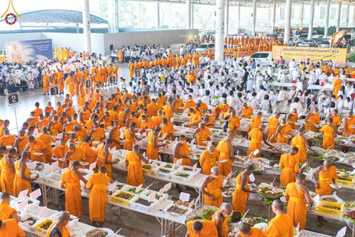 ภาพ No.75198:พิธีถวายภัตตาหารเป็นสังฆทาน แด่คณะพระธรรมยาตราฯ ในโครงการธรรมยาตรากตัญญูบูชา มหาปูชนียาจารย์ พระมงคลเทพมุนี(สด จนฺทสโร) พระผู้ปราบมาร อนุสรณ์สถาน 7 แห่ง ปีที่ 11 วันที่ 31 มกราคม พ.ศ. 2566