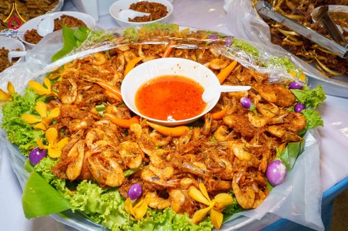 ภาพ No.303191:วันที่ 26 มกราคม พ.ศ. 2569 พิธีถวายภัตตาหารเป็นสังฆทาน แด่พระธรรมยาตรา ณ วัดพระธรรมกาย  จังหวัดปทุมธานี ในโครงการธรรมยาตรา กตัญญูบูชา มหาปูชนียาจารย์ พระมงคลเทพมุนี(สด จนฺทสโร) พระผู้ปราบมาร อนุสรณ์สถาน 7 แห่ง ปีที่ 14