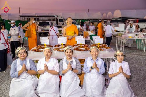 ภาพ No.300165:วันที่ 22 มกราคม พ.ศ. 2569 พิธีถวายภัตตาหารเป็นสังฆทาน แด่พระธรรมยาตรา ณ อนุสรณ์สถานบางปลา วัดบางปลา อำเภอบางเลน จังหวัดนครปฐม ในโครงการธรรมยาตรา กตัญญูบูชา มหาปูชนียาจารย์ พระมงคลเทพมุนี(สด จนฺทสโร) พระผู้ปราบมาร อนุสรณ์สถาน 7 แห่ง ปีที่ 14