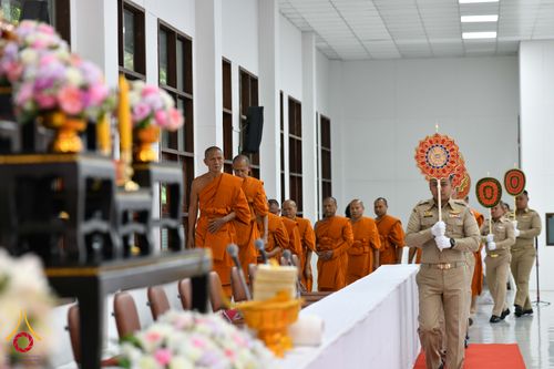 ภาพ No.344185:วันที่ 12 สิงหาคม พ.ศ. 2569  พสกนิกรชาวอำเภอคลองหลวง พร้อมใจร่วมพิธีสวดพระพุทธมนต์และทำบุญตักบาตรถวายพระราชกุศล เนื่องในวันคล้ายวันพระราชสมภพ สมเด็จพระบรมราชชนนีพันปีหลวง และวันแม่แห่งชาติ 12 สิงหาคม 2569