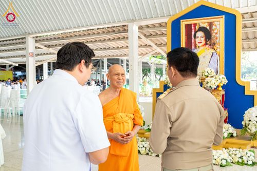ภาพ No.290909:วันจันทร์ที่ 5 มกราคม พ.ศ. 2569  วัดพระธรรมกาย มูลนิธิธรรมกาย  จัดพิธีมอบของขวัญสนับสนุนการจัดกิจกรรมงานวันเด็กแห่งชาติ ประจำปี พ.ศ. 2569 ให้แก่องค์กรภาคีเครือข่ายกว่า 200 องค์กร ณ วัดพระธรรมกาย อ.คลองหลวง จ.ปทุมธานี