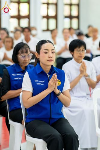 ภาพ No.327418:วันศุกร์ที่ 1 พฤษภาคม พ.ศ. 2569 รวมใจพสกนิกรชาวอำเภอคลองหลวง ประดิษฐ์ดอกไม้จันทน์ เพื่อใช้ในพิธีถวายดอกไม้จันทน์ในงานพระราชพิธีถวายพระเพลิงพระบรมศพ สมเด็จพระนางเจ้าสิริกิติ์ พระบรมราชินีนาถ พระบรมราชชนนีพันปีหลวง ณ วัดพระธรรมกาย