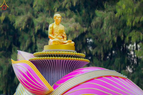 ภาพ No.106230:พระธรรมยาตราร่วมปฏิบัติธรรม และถ่ายภาพหมู่ประวัติศาสตร์ ในโครงการธรรมยาตรากตัญญูบูชา มหาปูชนียาจารย์ พระมงคลเทพมุนี(สด จนฺทสโร) พระผู้ปราบมาร  อนุสรณ์สถาน 7 แห่ง ปีที่ 12  วันที่ 4 มกราคม พ.ศ. 2567  ณ อนุสรณ์สถานมหาวิหารพระมงคลเทพมุนี จ.สุพรรณบุรี