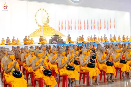 ภาพ No.76724:พิธีตักบาตรข้าวสารอาหารแห้ง  ณ บ้านแก้วเรือนทองคุณยายฯ สภาธรรมกายสากล  วัดพระธรรมกาย จ.ปทุมธานี  ในวันอาทิตย์ต้นเดือนที่ 6 มีนาคม พ.ศ. 2566