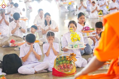 ภาพ No.105436:พิธีปฏิบัติธรรมและพิธีบูชาข้าวพระ ในวันจันทร์ที่ 1 มกราคม พ.ศ. 2567 ณ สภาธรรมกายสากล วัดพระธรรมกาย