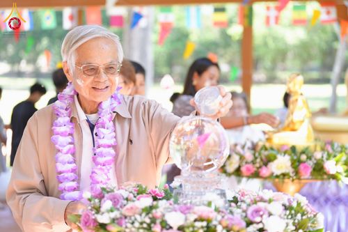 ภาพ No.321650:วันอาทิตย์ที่ 12 เมษายน พ.ศ.2569 กิจกรรมงานบุญวันสงกรานต์ (ตักบาตร ขอขมาพ่อแม่ สรงน้ำพระ รดน้ำขอพร) ณ วัดพระธรรมกายจอร์เจีย ประเทศสหรัฐอเมริกา