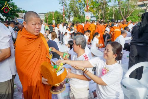 ภาพ No.314006:วันอาทิตย์ที่ 14 มีนาคม พ.ศ. 2569 ทำบุญเมืองหาดใหญ่ตักบาตรพระ 1,109 รูป เติมบุญใหญ่ หลังวิกฤตมหาอุทกภัย ณ ซุ้มประตูไชน่าทาวน์ ถนนศุภสารรังสรรค์ อ.หาดใหญ่ จ.สงขลา