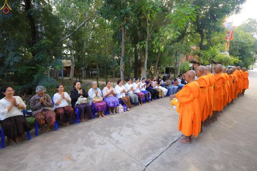 ภาพ No.280478:วันที่ 4 ธันวาคม พ.ศ. 2568 พิธีอุปสมบทหมู่ ในโครงการบวชบูชาธรรมมหาปูชนียาจารย์ 4 วัด ในจังหวัดบุรีรัมย์