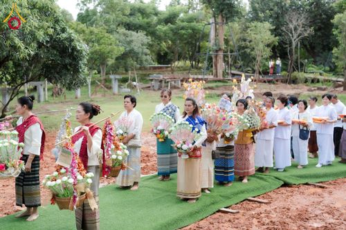 ภาพ No.165632:พิธีทอดกฐินศูนย์ปฏิบัติธรรมแก้วภูเรือ จ.เลย ในโครงการกฐินสามัคคีทั่วไทย 30,000 วัด บูชาธรรม 80 ปี หลวงพ่อธัมมชโย โดยคณะศิษยานุศิษย์วัดพระธรรมกาย วันที่ 20 ตุลาคม พ.ศ. 2567