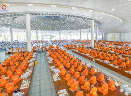 ภาพ No.147815:พิธีถวายภัตตาหารเมนูสวรรค์ ในพรรษาแห่งการเข้าถึงธรรม วันเสาร์ที่ 10 สิงหาคม พ.ศ. 2567 ณ หอฉันคุณยายอาจารย์ฯ วัดพระธรรมกาย