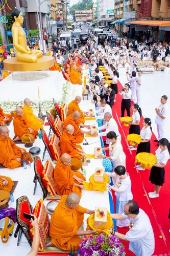 ภาพ No.236915:วันอาทิตย์ที่ 10 สิงหาคม พ.ศ. 2568 มหาสังฆทานครั้งยิ่งใหญ่ ตักบาตรพระ 10,000 รูป ถ.นิพัทธ์อุทิศ 3 ใจกลางนครหาดใหญ่ จ.สงขลา