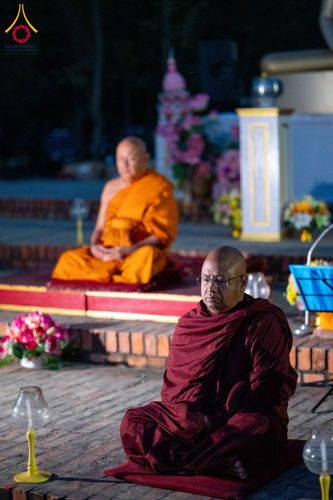 ภาพ No.130608:พิธีจุดโคมประทีปถวายเป็นพุทธบูชา ในโครงการบรรพชา 1,250 รูป ณ มหาวิหารมายาเทวี แดนประสูติ สวนลุมพินี ประเทศเนปาล วันที่ 9 มีนาคม พ.ศ. 2567