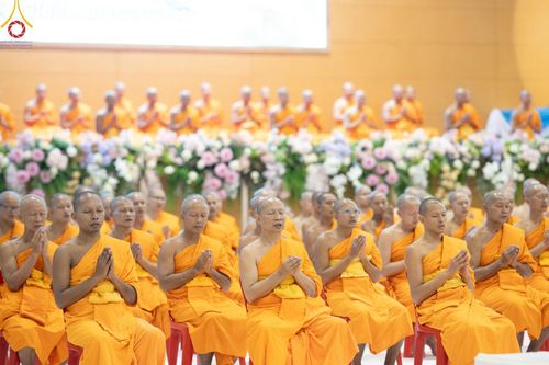 ภาพ No.59214:พิธีเจริญพระพุทธมนต์ ถวายภัตตาหารเป็นสังฆทาน เนื่องในวาระอายุวัฒนมงคล 80 ปี หลวงพ่อธัมมชโย ณ สภาธรรมกายสากล วัดพระธรรมกาย วันพุธที่ 24 เมษายน พ.ศ.2567