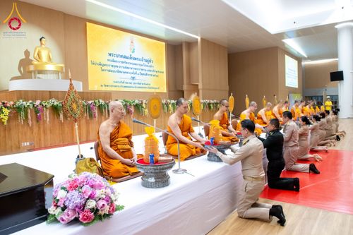 ภาพ No.208947:พระบาทสมเด็จพระเจ้าอยู่หัว ทรงมีพระราชศรัทธาทรงพระกรุณาโปรดเกล้าฯ ให้บำเพ็ญพระราชกุศลถวายภัตตาหารพระราชทาน การสอบบาลีสนามหลวง ณ วัดพระธรรมกาย ย อ.คลองหลวง จ.ปทุมธานี วันที่ 23-24 กุมภาพันธ์ พ.ศ. 2568