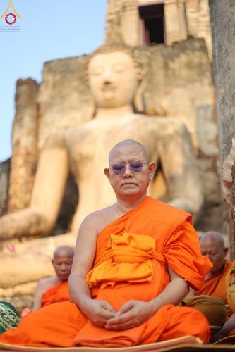 ภาพ No.58678:พิธีตักบาตรพระ ๑,๐๐๐ รูป สมโภชครบรอบ ๘๐๐ ปี พระบรมธาตุเมืองเชลียง ณ วัดพระศรีรัตนมหาธาตุ ราชวรวิหาร  (วัดพระปรางค์) ต.ศรีสัชนาลัย  อ.ศรีสัชนาลัย จ.สุโขทัย วันพฤหัสบดีที่ ๒๕ เมษายน พ.ศ. ๒๕๖๗