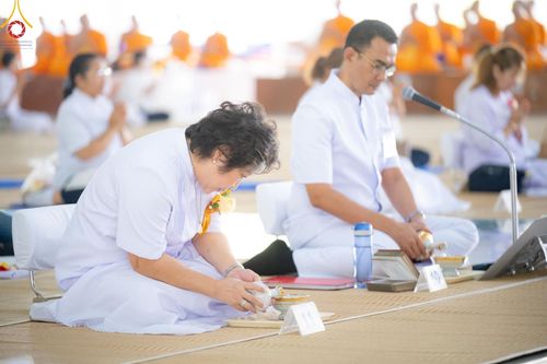 ภาพ No.208351:พิธีสวดพระพุทธมนต์ และถวายภัตตาหารเมนูสวรรค์แด่พระภิกษุ สามเณร วันที่ 15 กุมภาพันธ์ พ.ศ. 2568 ณ หอฉันคุณยายอาจารย์ฯ วัดพระธรรมกาย