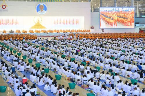 ภาพ No.75542:วัดพระธรรมกายจัด งานบุญวันอาทิตย์ต้นเดือน  มีกิจกรรมดังนี้ พิธีตักบาตร, พิธีบูชาข้าวพระ พระธรรมยาตรารับประกาศนียบัตร โครงการธรรมยาตราฯ ปีที่ 11 ในวันที่ 5 กุมภาพันธ์ พ.ศ. 2566 ณ วัดพระธรรมกาย อ.คลองหลวง จ.ปทุมธานี