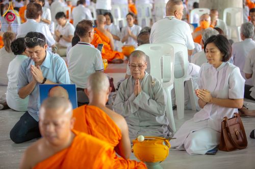ภาพ No.62545:พิธีถวายบาตรเเละไทยธรรม ในโครงการอุปสมบทหมู่ บูชาธรรมหลวงพ่อธัมมชโย พ.ศ.2567 ณ ลานธรรม พระมหาธรรมกายเจดีย์ วันที่ 13 เมษายน พ.ศ.2567