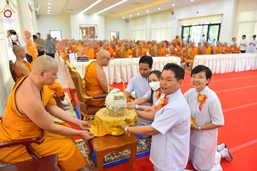 ภาพ No.132457:พิธีถวายมหาสังฆทานจันทบุรี 132 วัด บูชาธรรม 80 ปี หลวงพ่อธัมมชโย วันจันทร์ที่ 25 มีนาคม พ.ศ. 2567 ณ ศูนย์ปฏิบัติธรรมจันทบุรี