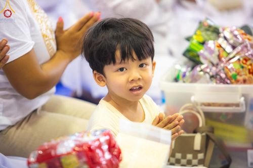 ภาพ No.126502:พิธีตักบาตร ในวันอาทิตย์ต้นเดือนที่ 3 มีนาคม พ.ศ. 2567 ณ บ้านแก้วเรือนทองคุณยายฯ วัดพระธรรมกาย