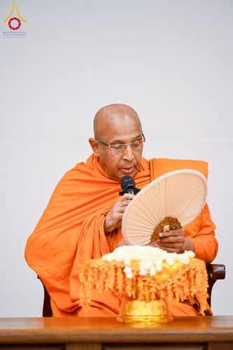 ภาพ No.223024:วันที่ 24 เมษายน พ.ศ. 2568 หลวงพ่อทัตตชีโวต้อนรับคณะสงฆ์ศรีลังกา ณ อาคาร 100 ปี คุณยายมหารัตนอุบาสิกาจันทร์ ขนนกยูง วัดพระธรรมกาย