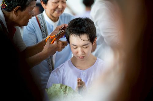 ภาพ No.228503:วันเสาร์ที่ 7 มิถุนายน พ.ศ. 2568 พิธีปลงผมโครงการอุปสมบทหมู่ธรรมทายาท ระดับอุดมศึกษา รุ่นที่ 52 ภาคฤดูฝน ณ วิหารคด 9 วัดพระธรรมกาย