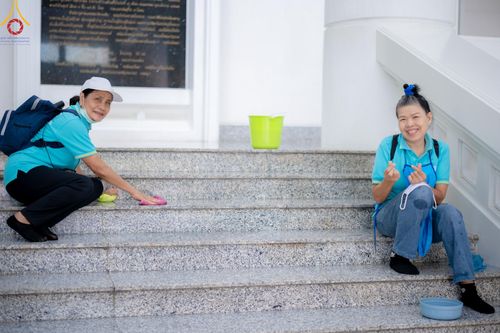 ภาพ No.145942:ชมรมจิตอาสาอนุรักษ์สิ่งแวดล้อม รับบุญทำความสะอาดบริเวณโบสถ์พระไตรปิฎก วัดพระธรรมกาย จ.ปทุมธานี วันที่ 25 กรกฎาคม พ.ศ. 2567