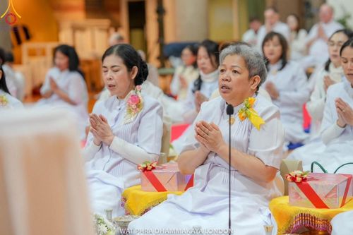 ภาพ No.159905:พิธีบูชาข้าวพระ วันอาทิตย์ต้นเดือน ณ วัดพระธรรมกายลอนดอน วันที่ 6 ตุลาคม พ.ศ. 2567