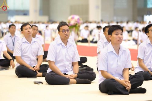 ภาพ No.212591:วันพฤหัสบดีที่ 20 มีนาคม พ.ศ. 2568 การประชุม 3 อาศรม วัดพระธรรมกาย เพื่องาน 22 เมษายน วันคุ้มครองโลก ถวายมหาสังฆทาน 40,000 กว่าวัดทั่วประเทศ