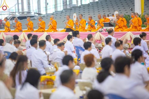 ภาพ No.123720:พิธีถวายโคมมาฆประทีป น้อมถวายเป็นพุทธบูชา แด่คณะพระภิกษุ สามเณร  ณ วัดพระธรรมกาย จ.ปทุมธานี วันเสาร์ที่ 17 กุมภาพันธ์ พ.ศ. 2567