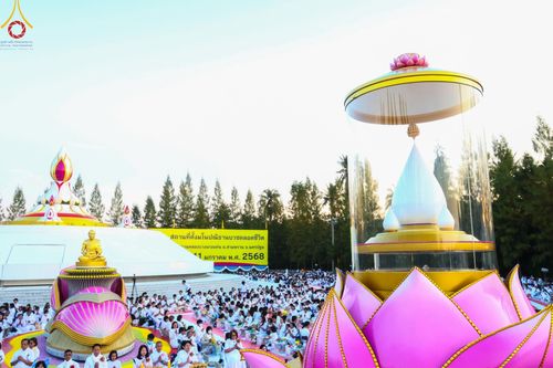 ภาพ No.192944:พิธีตักบาตรพระธรรมยาตรา ณ อนุสรณ์สถานคลองบางนางแท่น อ.สามพราน จ.นครปฐม ในโครงการธรรมยาตรา กตัญญูบูชา มหาปูชนียาจารย์ พระมงคลเทพมุนี(สด จนฺทสโร) พระผู้ปราบมาร อนุสรณ์สถาน 7 แห่ง ปีที่ 13 วันที่ 11 มกราคม พ.ศ.2568