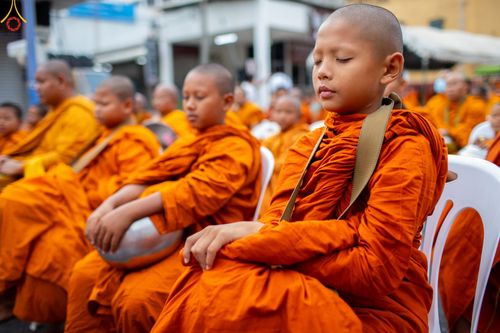 ภาพ No.85884:ตักบาตรพระนานาชาติ 10,000 รูป ใจกลางนครหาดใหญ่ จ.สงขลา วันอาทิตย์ที่ 20 สิงหาคม พ.ศ. 2566