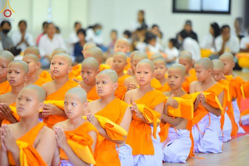 ภาพ No.133336:พิธีบรรพชาสามเณร ในโครงการบรรพชาสามเณร ฟื้นฟูพระพุทธศาสนาทั่วไทย ณ ศูนย์ปฏิบัติธรรมจันทบุรี วันพุธที่ 3 เมษายน พ.ศ. 2567