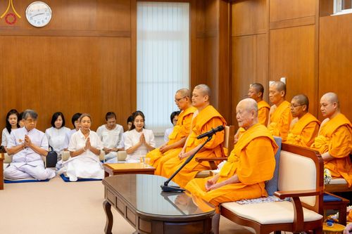 ภาพ No.111537:พิธีอธิษฐานจิตปิดแผ่นทอง "ธรรมจักร" เพื่อสถาปนาอุโบสถ "บูชาธรรม 80 ปี หลวงพ่อธัมมชโย" วัดพระธรรมกายลอนดอน ประเทศอังกฤษ ณ อาศรมบัณฑิต วัดพระธรรมกาย ในวันเสาร์ที่ 27 เมษายน พ.ศ. 2567