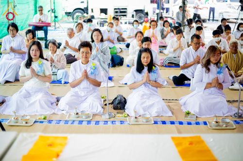 ภาพ No.192525:พิธีถวายภัตตาหารเป็นสังฆทาน แด่พระธรรมยาตรา ณ อนุสรณ์สถานคลองบางนางแท่น อ.สามพราน จ.นครปฐม ในโครงการธรรมยาตรา กตัญญูบูชา มหาปูชนียาจารย์ พระมงคลเทพมุนี(สด จนฺทสโร) พระผู้ปราบมาร อนุสรณ์สถาน 7 แห่ง ปีที่ 13 วันที่ 10 มกราคม พ.ศ. 2568