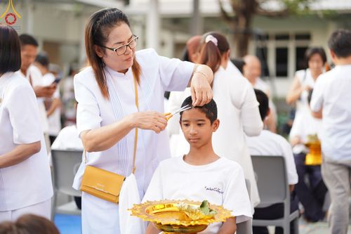 ภาพ No.132886:พิธีตัดปอยผม โครงการหน่อแก้วเปรียญธรรม รุ่นที่ 12 ณ ค่ายจองแชมป์ หมู่กฏิสามเณรเปรียญธรรม วัดพระธรรมกาย วันอาทิตย์ที่ 31 มีนาคม พ.ศ. 2567