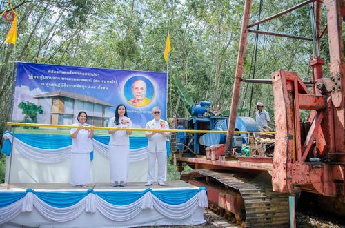 ภาพ No.83087:พิธีทอดผ้าป่าและพิธีตอกเสาเข็มมงคลสถาปนา  กุฏิพระผู้ปราบมาร  พระมงคลเทพมุนี (สด จนฺทสโร)  ณ ศูนย์ปฏิบัติธรรมพัทลุง อ.เขาชัยสน จ.พัทลุง ในวันเสาร์ ที่ 24 มิถุนายน พ.ศ.2566