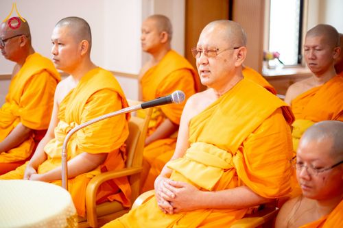 ภาพ No.221275:วันศุกร์ที่ 25 เมษายน พ.ศ. 2568 พิธีอัญเชิญรูปเหมือนพระมงคลเทพมุนี (สด จนฺทสโร) พระผู้ปราบมาร พิธีทอดผ้าป่าสามัคคี 25 ปี พิธีถวายสังฆทาน 15 วัด แด่เจ้าอาวาสภาคพื้นเอเชีย และแอฟริกา ในวาระครบ 25 ปี วัดพระธรรมกายโอซาก้า ประเทศญี่ปุ่น