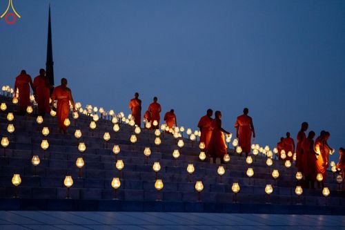 ภาพ No.154798:พิธีจุดประทีป, พิธีฉลองชัยสวดมนต์บทธัมมจักกัปปวัตนสูตร ณ มหารัตนวิหารคด วัดพระธรรมกาย วันอังคารที่ 17 กันยายน พ.ศ. 2567