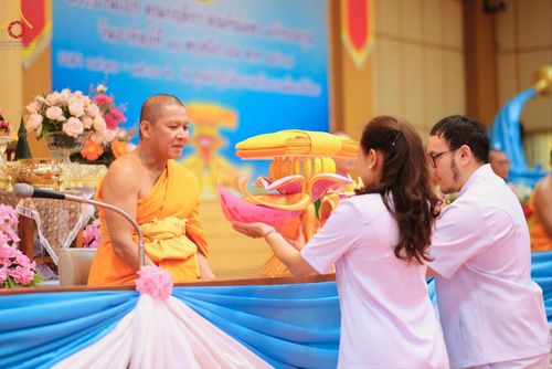 ภาพ No.183858:พิธีทอดกฐิน ณ ศูนย์กัลยาณมิตรพิจิตร ในโครงการทอดกฐินสามัคคีทั่วไทย 30,000 วัด บูชาธรรม 80 ปี หลวงพ่อธัมมชโย โดยคณะศิษยานุศิษย์วัดพระธรรมกาย วันที่ 11 พฤศจิกายน พ.ศ. 2567