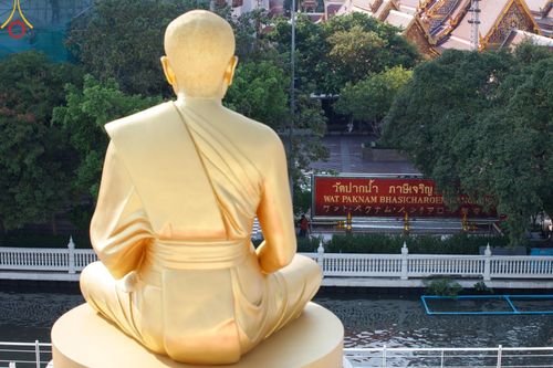 ภาพ No.201287:พระธรรมยาตราปฏิบัติธรรม และถ่ายภาพหมู่ประวัติศาสตร์ ณ อาคารธรรมยาตรา กตัญญูบูชามหาปูชนียาจารย์  ตรงข้ามวัดปากน้ำภาษีเจริญ จ.กรุงเทพมหานคร ในโครงการธรรมยาตรา กตัญญูบูชา มหาปูชนียาจารย์ พระมงคลเทพมุนี(สด จนฺทสโร) พระผู้ปราบมาร อนุสรณ์สถาน 7 แห่ง ปีที่ 13