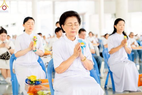 ภาพ No.220684:วันเสาร์ที่ 26 เมษายน พ.ศ.2568 (วันพระ แรม 15 ค่ำ เดือน 5) พิธีถวายภัตตาหารเมนูสวรรค์ "เพื่อการบรรลุธรรม" และ พิธีบุพเปตพลี ครั้งที่ 163 ร่วมอุทิศบุญแด่หมู่ญาติที่ล่วงลับไปแล้ว และสืบทอดอายุพระพุทธศาสนา ณ หอฉันคุณยายอาจารย์ฯ วัดพระธรรมกาย