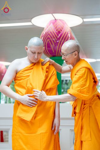 ภาพ No.244771:วันเสาร์ที่ 6 กันยายน พ.ศ. 2568 พิธีถวายบาตร บรรพชา อุปสมบทของนาคธรรมทายาท โครงการอุปสมบทหมู่บูชาธรรมครบรอบ 108 ปี  วันครูผู้ค้นพบวิชชาธรรมกาย ณ โบสถ์พระไตรปิฎก วัดพระธรรมกาย