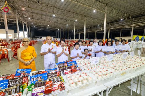 ภาพ No.203659:พิธีถวายภัตตาหารเป็นสังฆทาน แด่พระธรรมยาตรา ณ วัดพระธรรมกาย ตำบลคลองสาม อำเภอคลองหลวง จังหวัดปทุมธานี ในโครงการธรรมยาตรา กตัญญูบูชา มหาปูชนียาจารย์ พระมงคลเทพมุนี(สด จนฺทสโร) พระผู้ปราบมาร อนุสรณ์สถาน 7 แห่ง ปีที่ 13 วันที่ 30 มกราคม พ.ศ. 2568