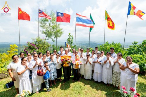 พิธีทอดผ้าป่าสมทบกฐิน ณ วัดอนุรุทธะอารนา เมืองมาตะเล ศรีลังกา โดยมูลนิธิธรรมกาย ในนามหลวงพ่อธัมมชโย วันที่ 7 พฤศจิกายน พ.ศ. 2567