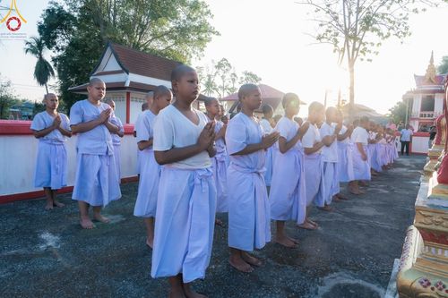 ภาพ No.133429:พิธีขอขมารับผ้าไตร, พิธีบรรพชาสามเณร, สามเณรออกบิณฑบาต ในโครงการบรรพชาสามเณร ฟื้นฟูพระพุทธศาสนาทั่วไทย  ณ ศูนย์ปฏิบัติธรรม และอบรมเยาวชนเมืองยะลา วันที่ 3 เมษายน พ.ศ. 2567